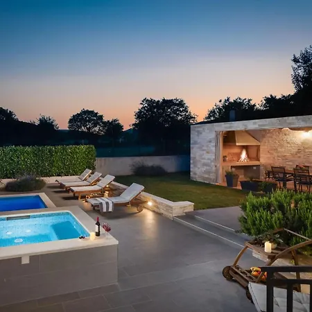 Salvador In Dicmo, Private Pool